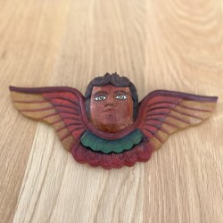 Ángel de madera pintado a mano